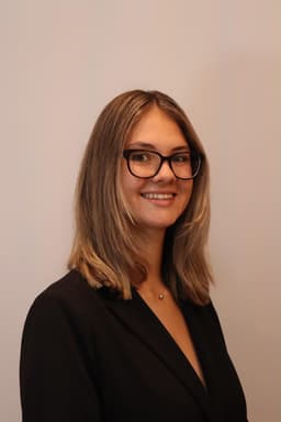 Anna Pakman